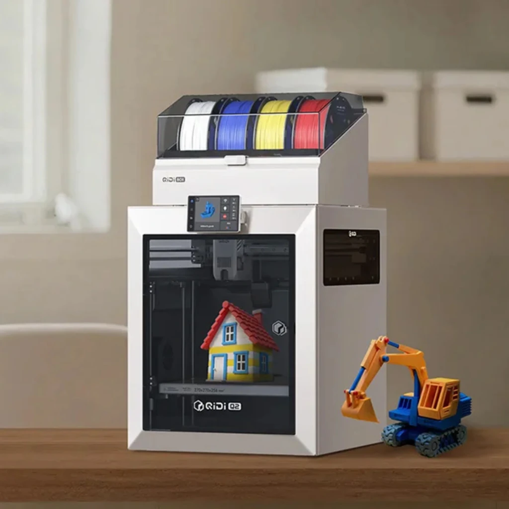 QIDI Tech Q2 Combo impresora 3D FDM con carcasa blanca, pantalla frontal y alimentador superior para 4 filamentos; imprime maqueta de casa en la cámara cerrada