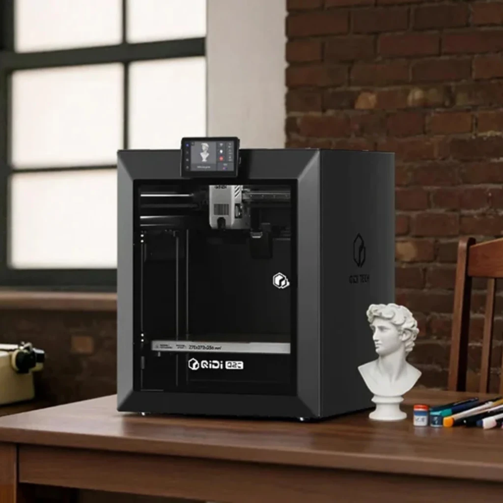 QIDI Tech Q2C Combo impresora 3D FDM negra con carcasa cerrada, pantalla táctil superior y gran volumen 270×270×256 mm, diseño robusto para alta velocidad