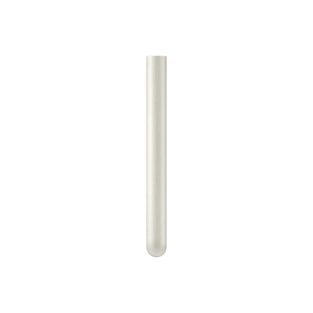 Vista lateral del power bank beige con cuerpo delgado y bordes redondeados, acabado mate uniforme y diseño minimalista de perfil estrecho