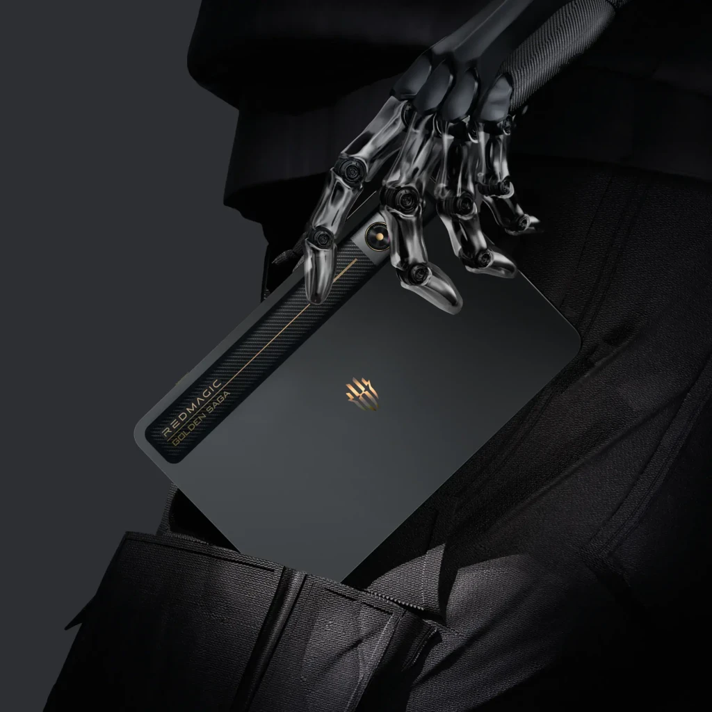 Tableta Nubia RedMagic Astra Golden Saga en negro mate con detalle dorado y franja de carbono; cámara trasera única y logo dorado central, diseño gaming