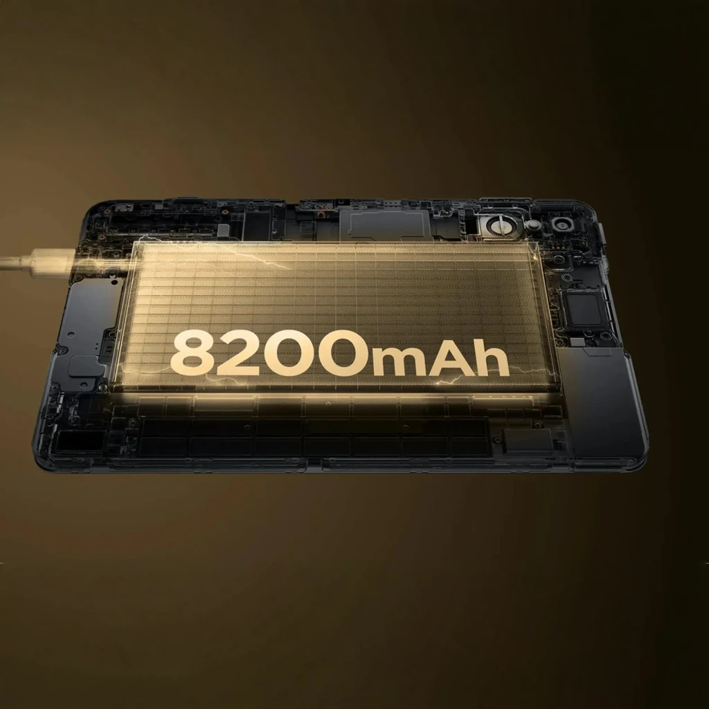 Batería interna de 8200 mAh resaltada en dorado dentro del Nubia RedMagic Astra Golden Saga, vista transparente del chasis y componentes internos