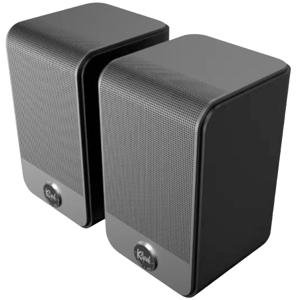Deux enceintes compactes noires au design arrondi, grille métallique fine et logo Klipsch en façade, finition mate élégante pour installation surround