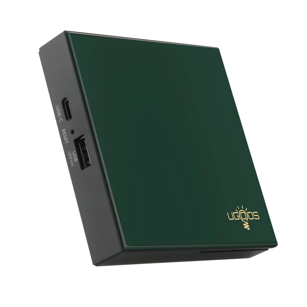 UGOOS SK4 Pro Android TV Box 4K en color verde oscuro, diseño compacto con puertos USB y USB-C laterales, logo UGOOS dorado en la esquina inferior