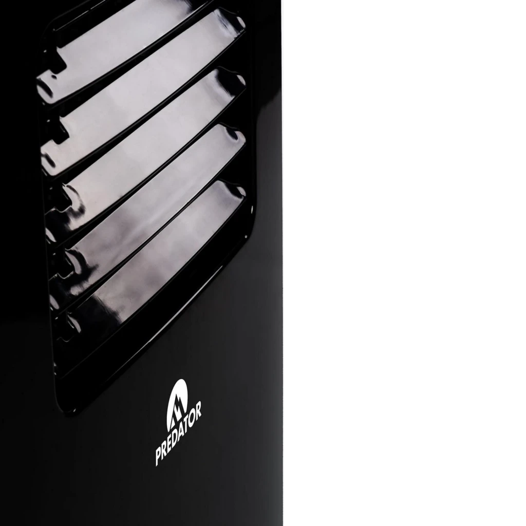 Rejilla frontal negra brillante con lamas horizontales y logotipo Predator, detalle del Glaziar S35PLUS Aire Acondicionado Portátil 10000 BTU/h Bomba de Calor