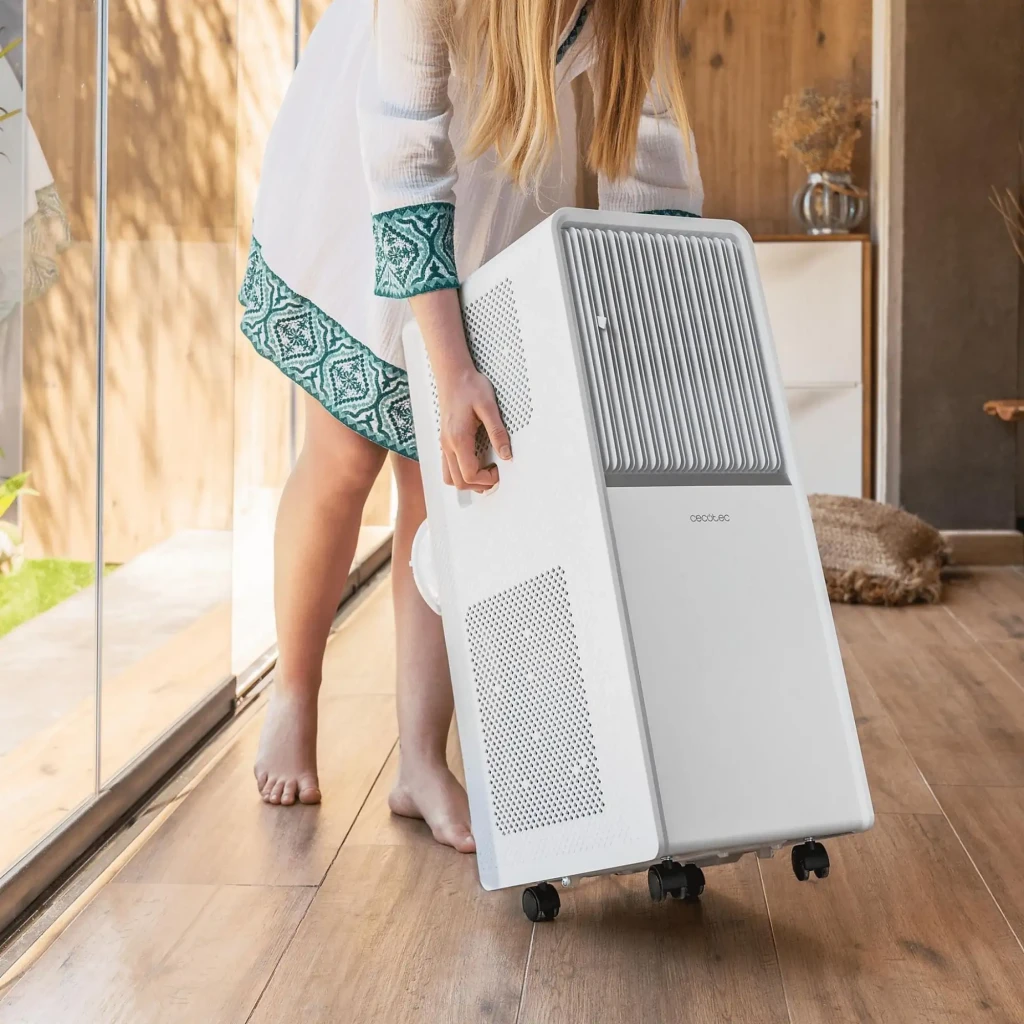 Cecotec ForceClima 7550 Style Connected aire acondicionado portátil blanco, compacto con rejilla frontal, panel lateral perforado y ruedas para fácil traslado