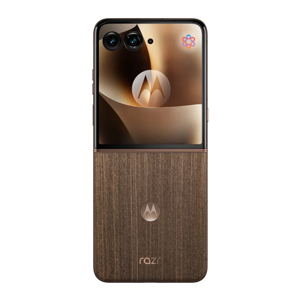 Motorola Razr 70 Ultra 5G en color Cocoa, acabado texturizado marrón, doble cámara trasera y pantalla externa cuadrada con logo Motorola brillante