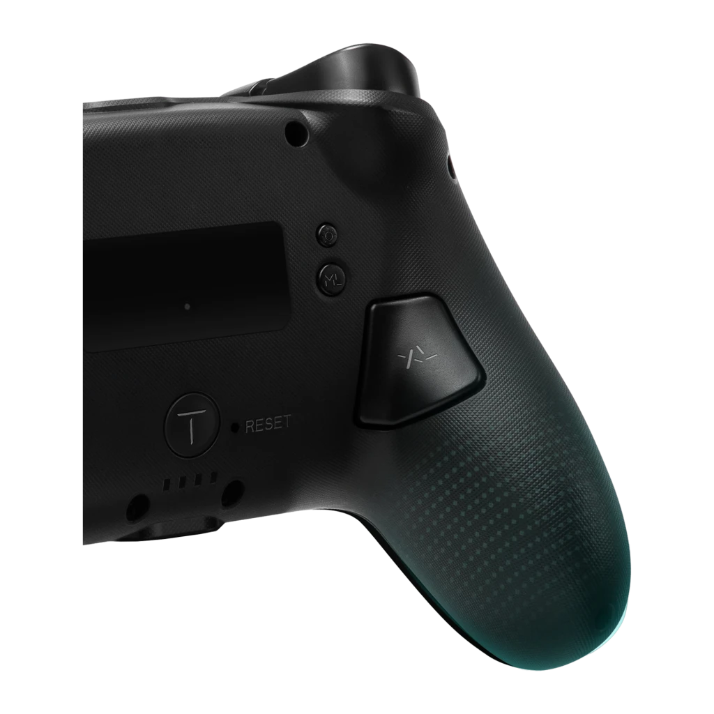 Empuñadura trasera del Mando FUNLAB Luminex Pro Wireless Switch Controller con textura antideslizante, gatillo ergonómico y botón Reset visible