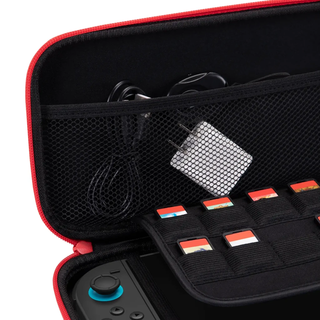 Funda FUNLAB Funcase for Switch 2: estuche rígido rojo con cremallera, malla interior para cables y cargador, bandeja para 10 cartuchos y compartimento para