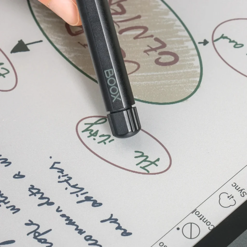 Lápiz digital ONYX BOOX Pen2 Pro negro con punta fina, cuerpo metálico y agarre antideslizante, escribiendo y subrayando con precisión en tablet BOOX ePaper