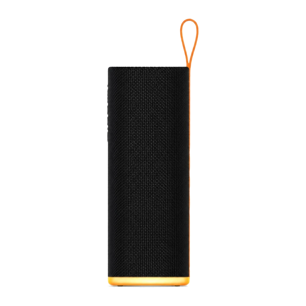 Altavoz Bluetooth Xiaomi Sound Play negro cilíndrico con malla textil, base y borde naranja, correa de mano naranja, botones laterales y diseño resistente