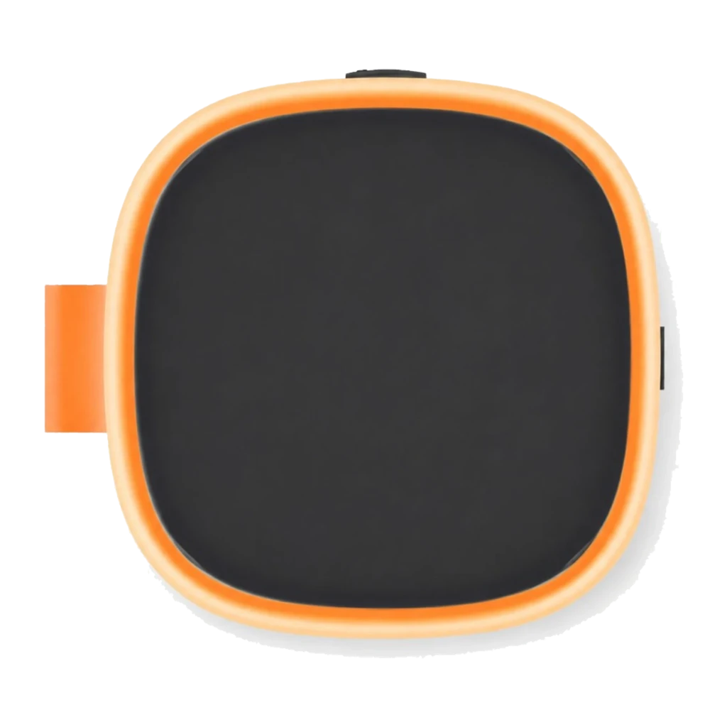Altavoz Bluetooth Xiaomi Sound Play negro con marco naranja, forma cuadrada de bordes redondeados, rejilla frontal amplia y correa lateral. IP68, 18W, 14h