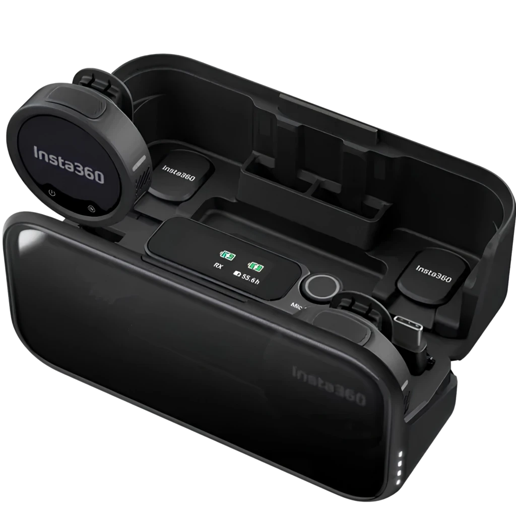Insta360 Mic Pro 2 TX y 1 RX en estuche de carga negro con pantalla LED, indicadores de batería y clips magnéticos, diseño compacto y portátil