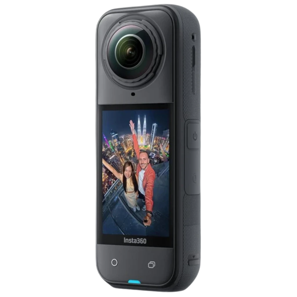 Cámara Insta360 X5 8K 360° negra, cuerpo compacto con lente dual prominente y pantalla táctil frontal mostrando vista previa; resistente al agua hasta 15 m