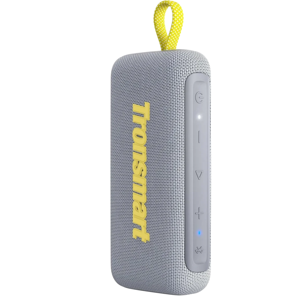 Tronsmart Trip 2 10W Bluetooth 5.3 gris con tela gris, logotipo amarillo, botones laterales de control, correa amarilla para colgar, diseño compacto para
