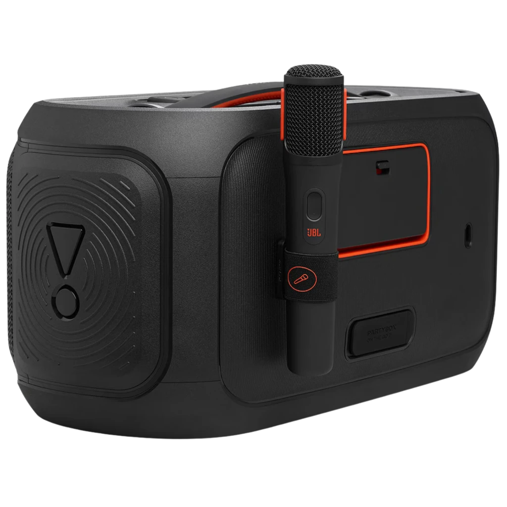 Altavoz JBL PartyBox On-The-Go 2 negro con asa y bordes naranjas, micrófono inalámbrico acoplado, diseño robusto IPX4, potencia 100 W y hasta 15 h de