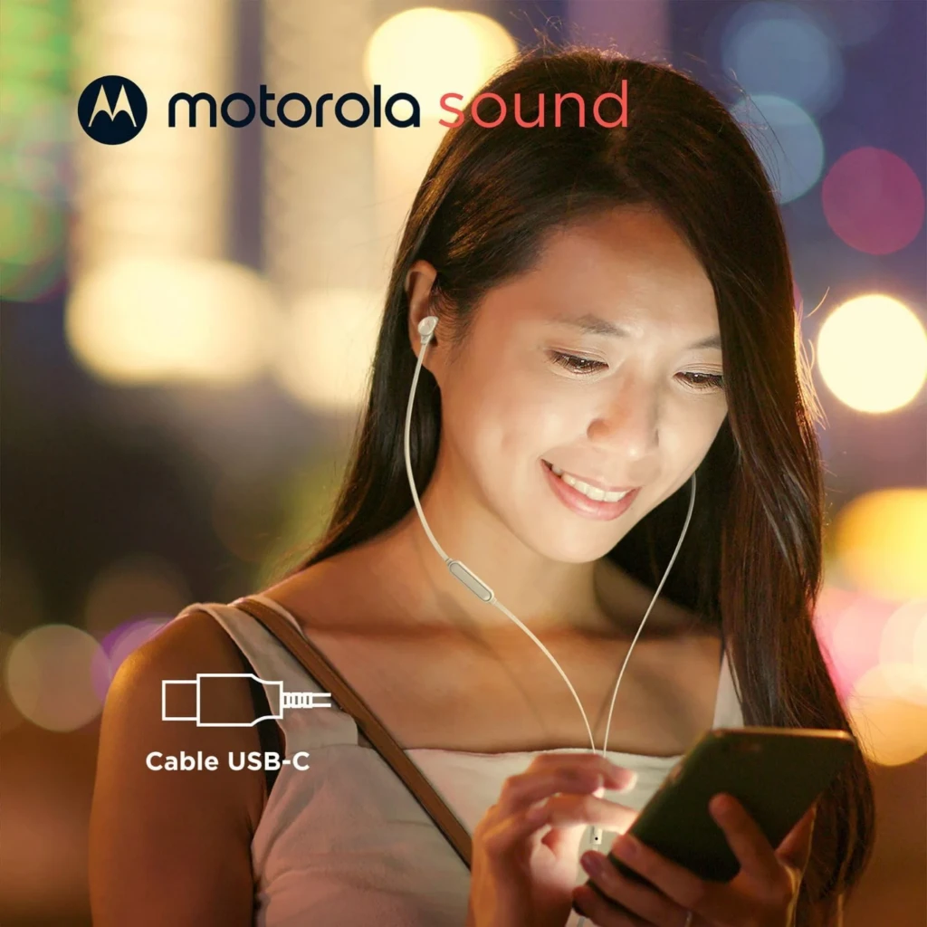 Auriculares Motorola Earbuds 3C-S 9,4 mm en color blanco con cable USB-C, diseño intraaural con micrófono en el cable y controles integrados