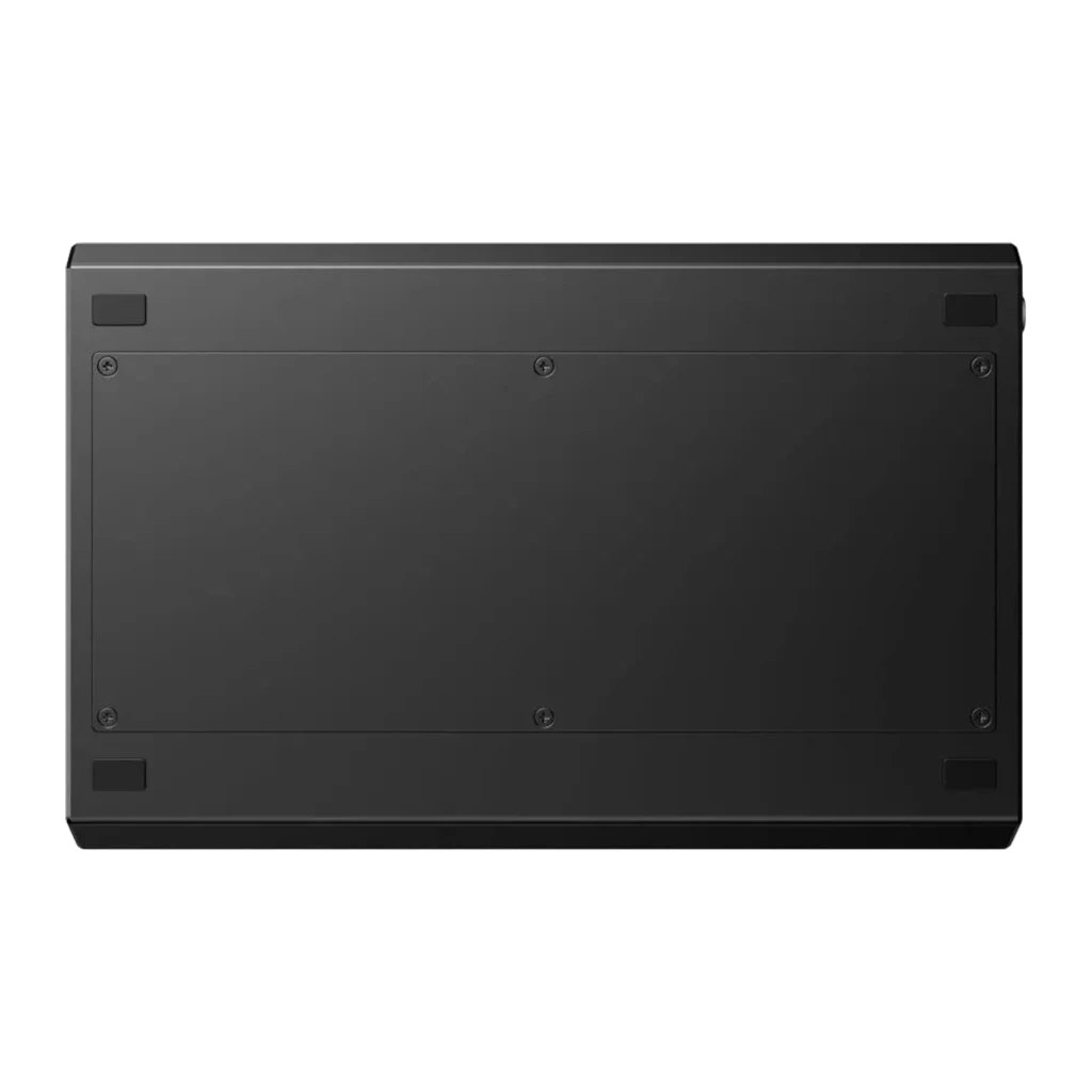 Base inferior del EGPU Dock MINISFORUM DEG2 en negro mate, panel rectangular con tornillos visibles y cuatro patas antideslizantes en las esquinas