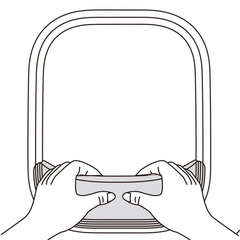 Valla Petkit Pura Max Fence: borde elevado para arenero automático, diseño encajable, guía de instalación con manos ajustando el marco, reduce derrames de
