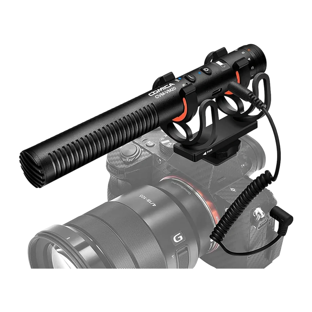 Micrófono Comica CVM-VM20 tipo shotgun supercardioide, cuerpo metálico negro con detalles naranjas, montura antivibración y cable en espiral para cámara