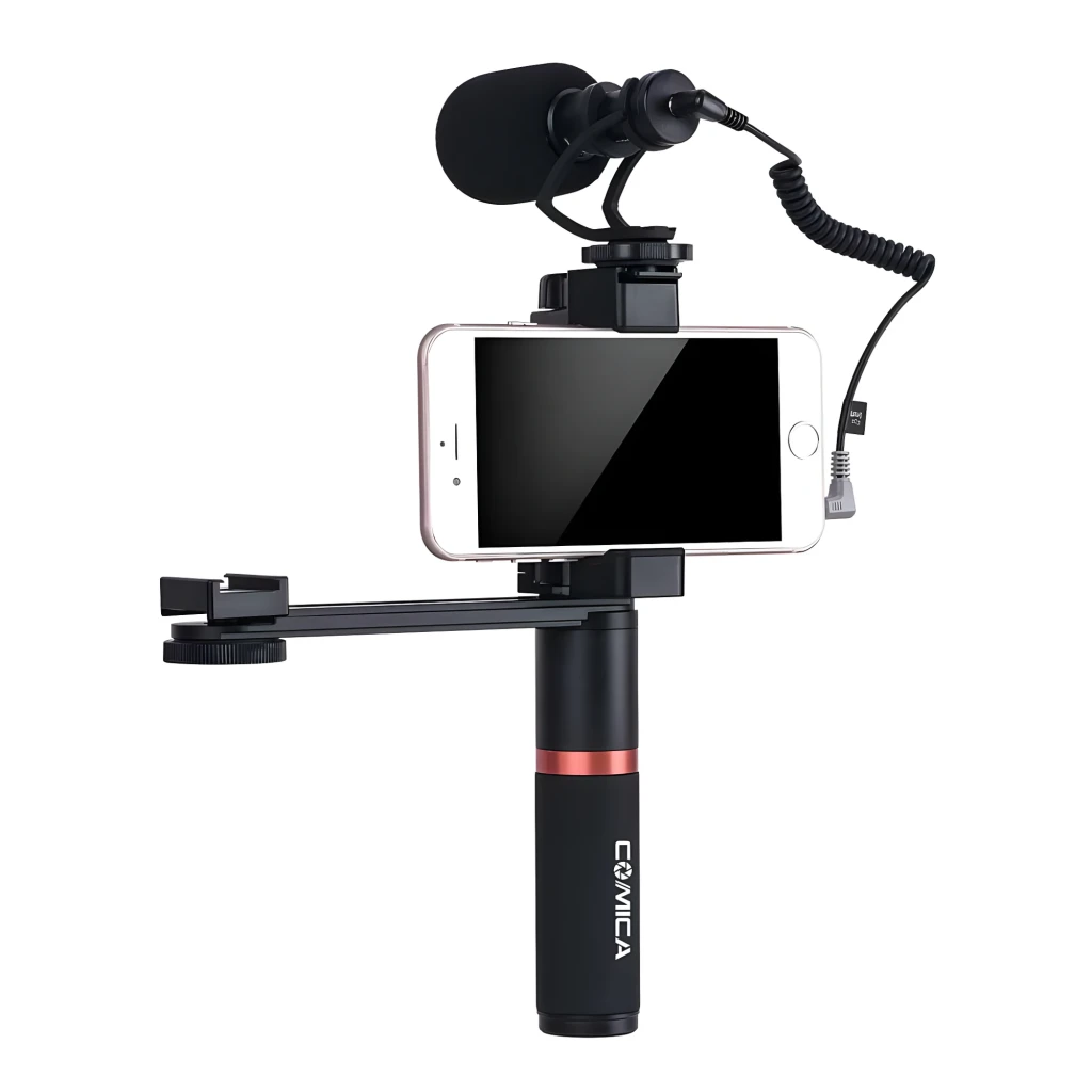 Micrófono Comica VM10 tipo shotgun con espuma antiviento, montura shockproof, salida 3,5 mm TRS y conexión USB-C, montado sobre soporte de mano para