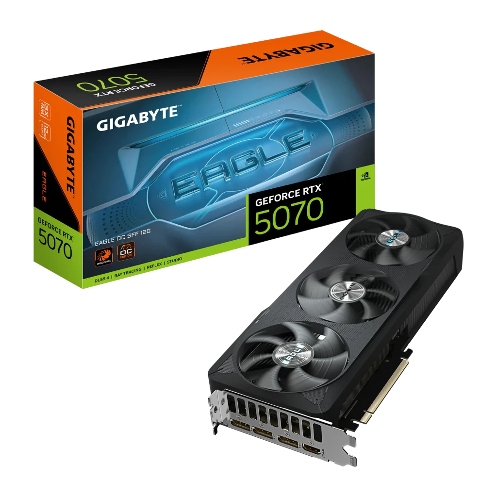 Gigabyte RTX 5070 Gaming OC 12GB Negro, vista secundaria: tarjeta gráfica con triple ventilador y caja del producto al fondo