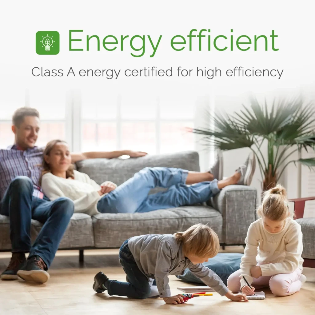 Etiqueta Energy efficient clase A para alta eficiencia con icono verde sobre fondo con familia en sala de estar luminosa, estilo moderno y tonos suaves