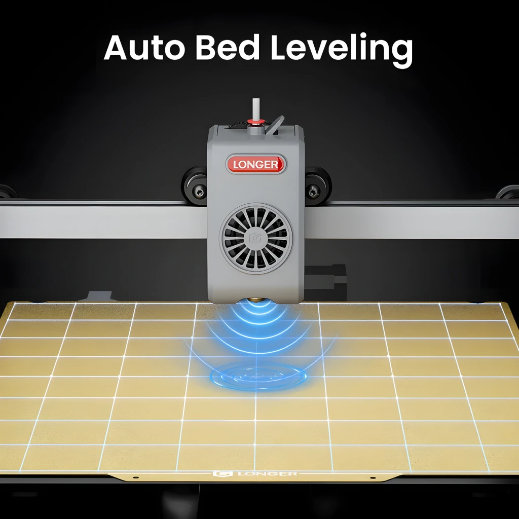 Cabezal Longer con ventilador y sensor realizando autonivelado sobre cama dorada cuadriculada de la Impresora 3D Longer LK10 Plus FDM 500 mm/s compatible con
