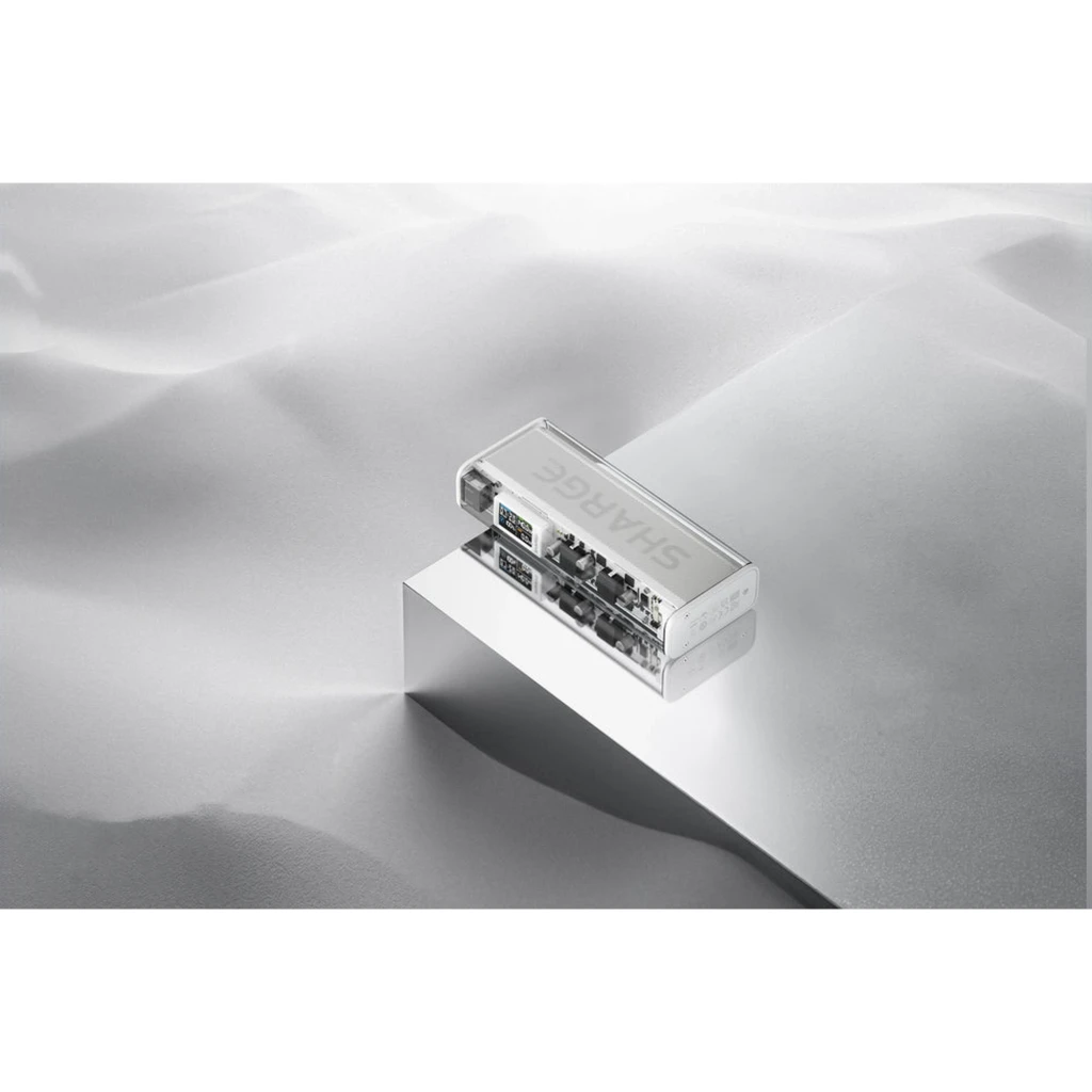 Power Bank Shargeek 140 plata con carcasa transparente, pantalla LED lateral y puertos USB-C y USB-A; diseño rectangular compacto y moderno