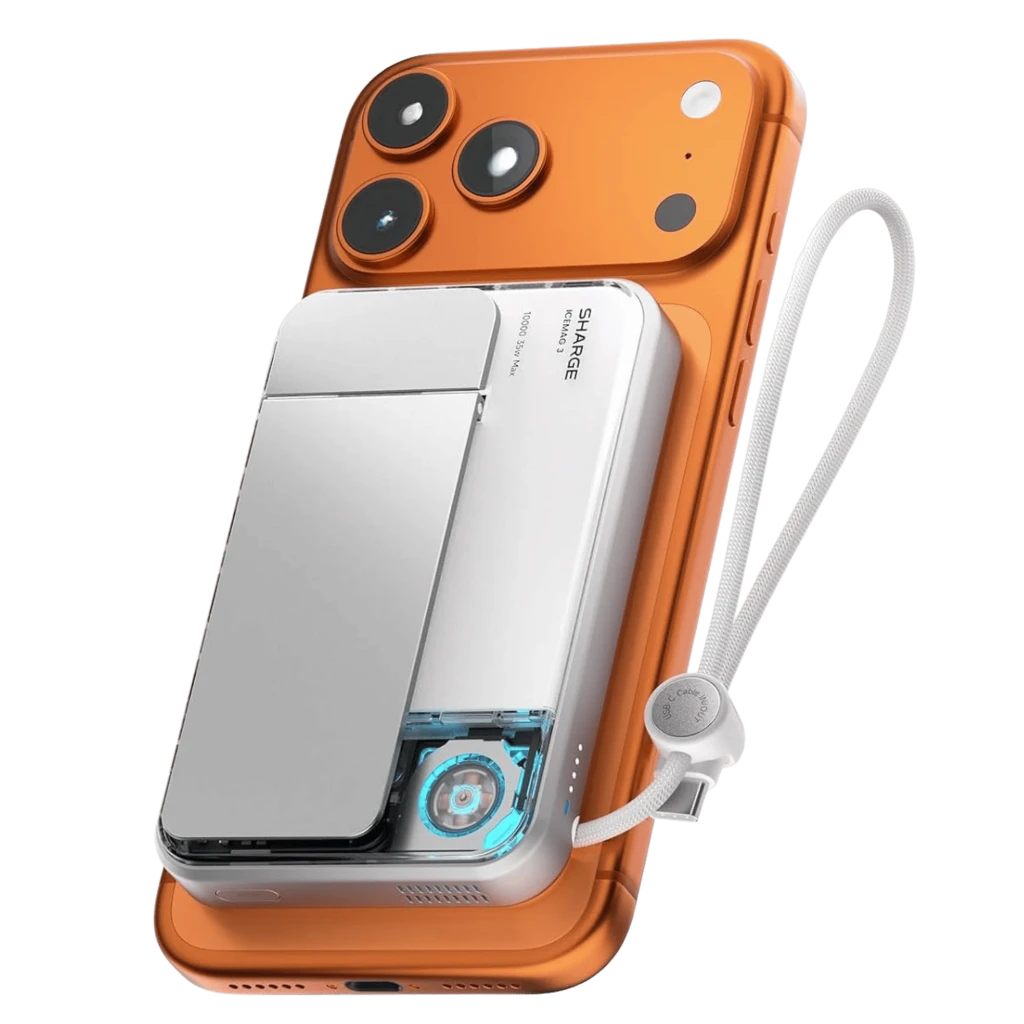 Power bank branco compacto com resfriamento ativo visível, suporte dobrável, alça de pulso e acoplado magneticamente a smartphone laranja