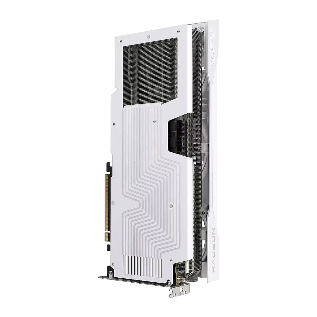 XFX Swift Radeon RX 9070 XT 16GB blanco, vista lateral trasera: backplate con diseño de líneas y aletas de disipador
