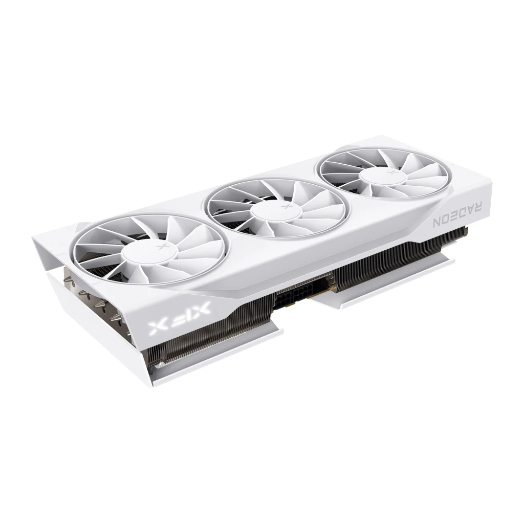 XFX Swift Radeon RX 9070 XT 16GB blanco, vista en perspectiva: tres ventiladores, conector de alimentación y logo Radeon