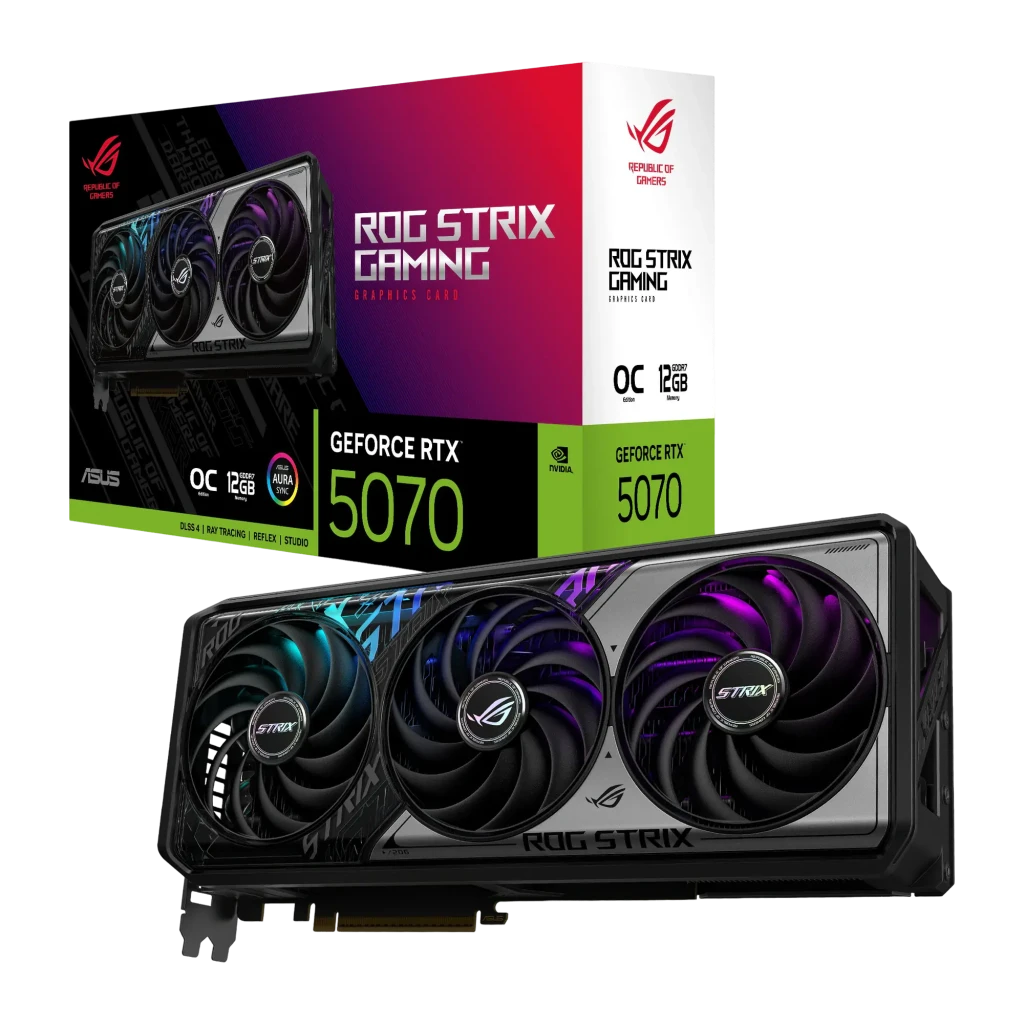ASUS ROG Strix GeForce RTX 5070 OC 12GB, kit completo: tarjeta gráfica con tres ventiladores RGB junto a su caja de venta al