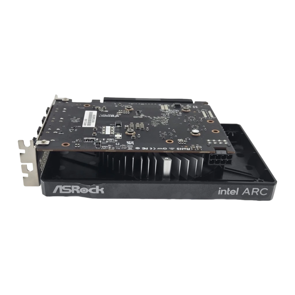 ASRock Intel Arc A380 Challenger ITX OC 6GB negra, vista lateral inferior: PCB expuesto, disipador y conector de
