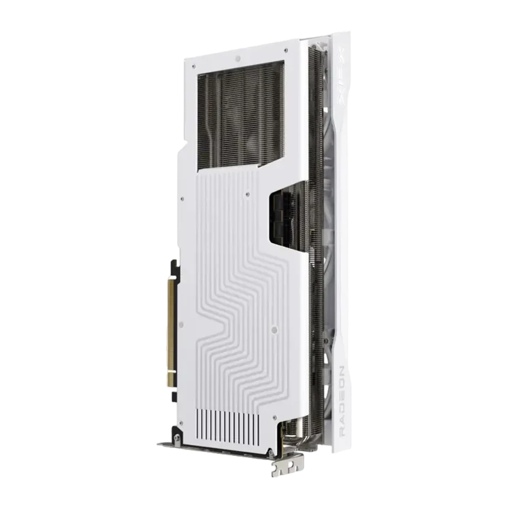 XFX Swift Radeon RX 9070 OC Gaming 16GB blanca, vista lateral: backplate blanco con diseño en zigzag y aletas de disipador