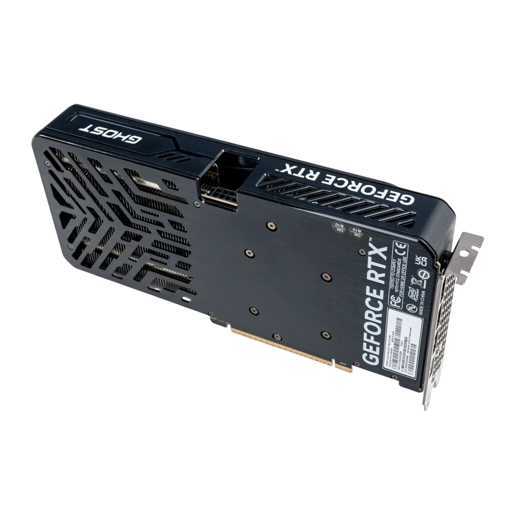Gainward GeForce RTX 5060 Ti Ghost 8GB noir, vue arrière en angle: backplate avec grille découpée, connecteur d'alimentation