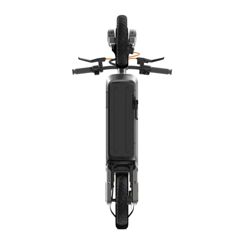 Vista frontal inferior del Patinete Eléctrico Xiaomi Electric Scooter 6 Max, chasis gris robusto, ruedas de 12 pulgadas con neumáticos anchos y guardabarros