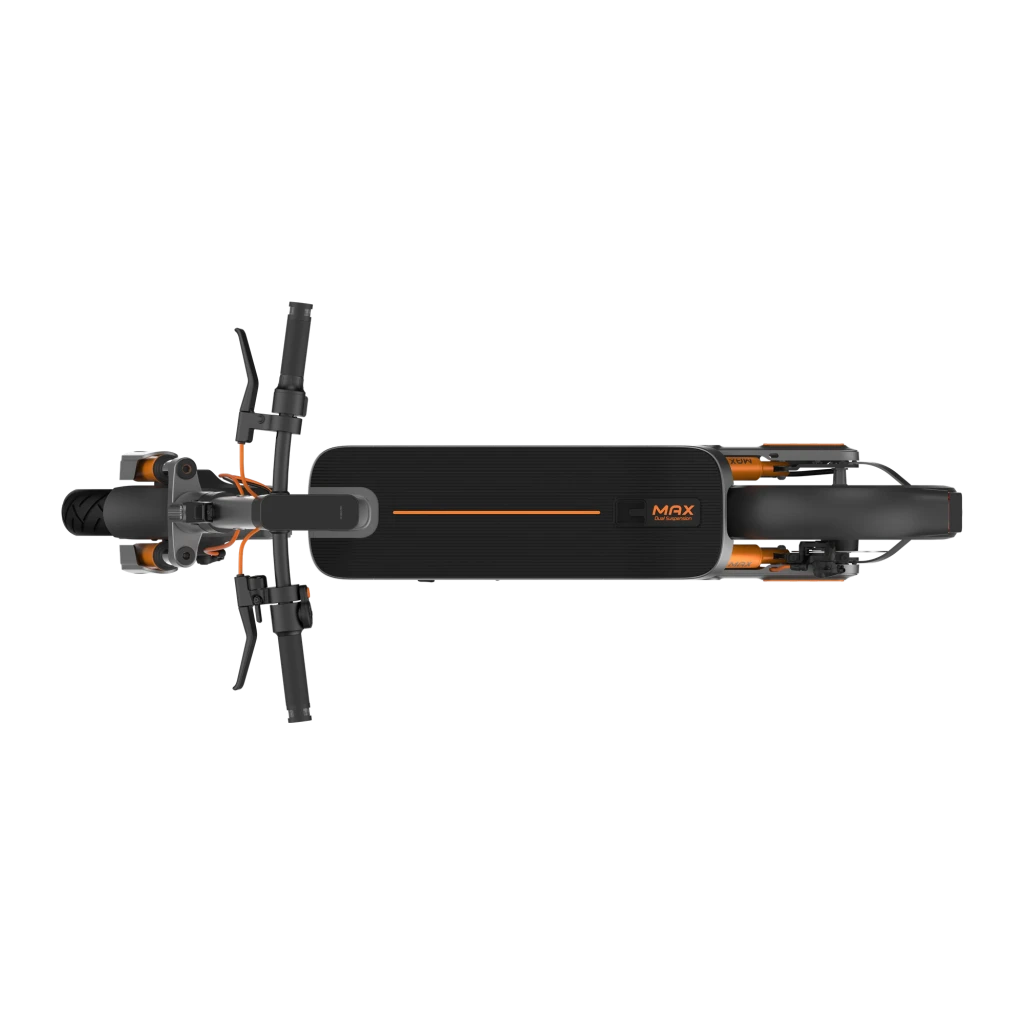Vista superior del Patinete Eléctrico Xiaomi Electric Scooter 6 Max con base negra antideslizante, detalles naranjas, manillar plegado y ruedas de 12 pulgadas