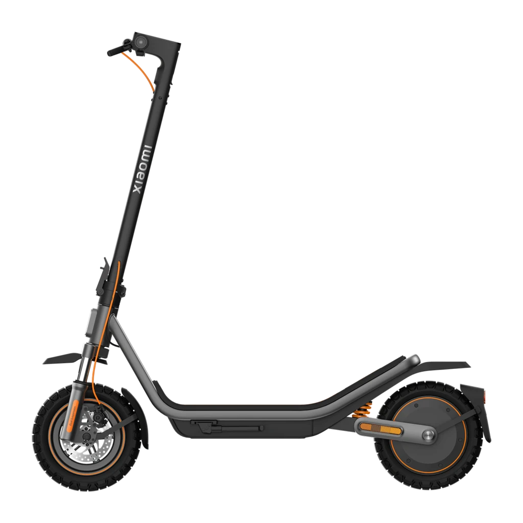 Patinete Eléctrico Xiaomi Electric Scooter 6 Pro, chasis negro con detalles naranjas, ruedas 12 pulgadas, freno de disco delantero y suspensión trasera