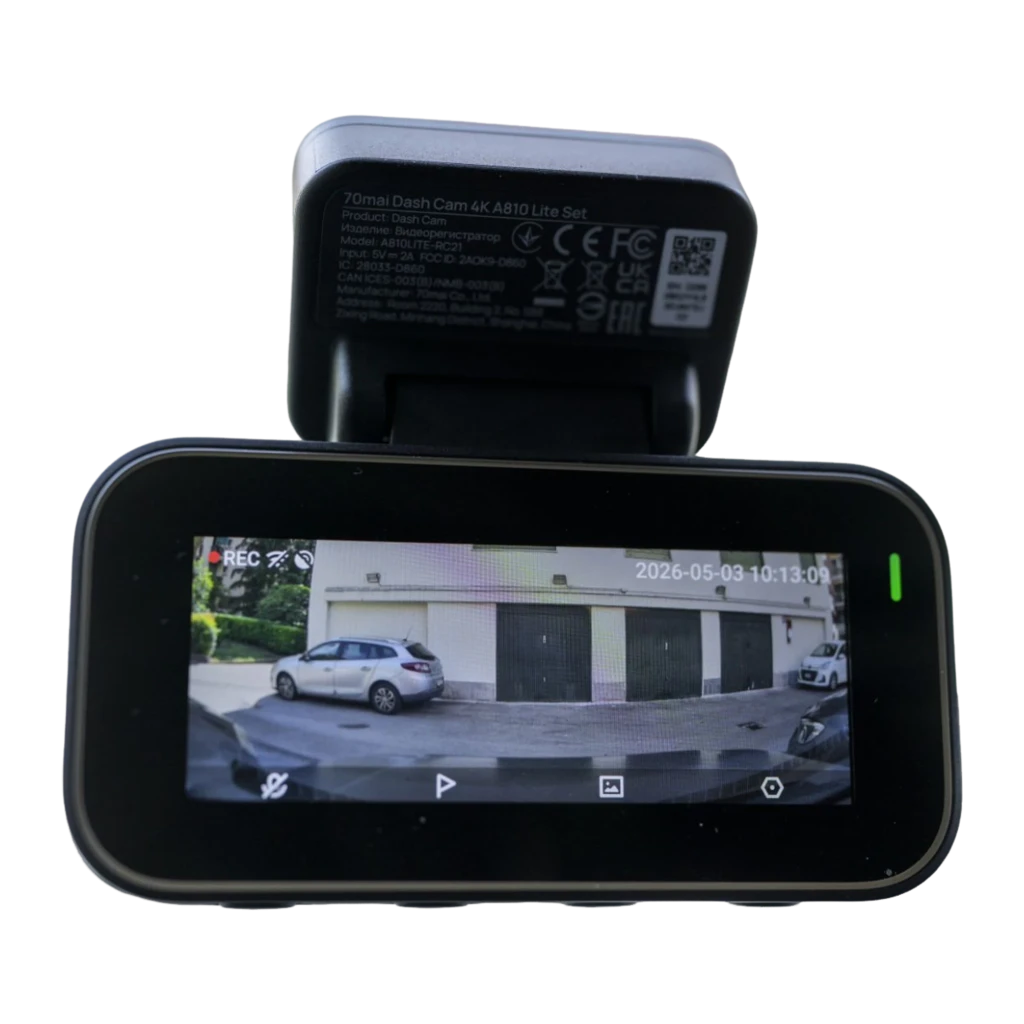 Dashcam 70mai A810 Lite 4K GPS WiFi con pantalla a color, indicador LED verde, soporte trasero con etiquetas CE y FCC, vista en vivo de estacionamiento en la