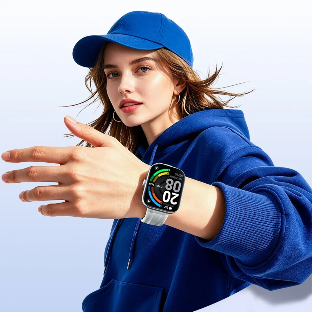 Smartwatch negro con pantalla cuadrada a color, correa clara y bordes redondeados; muestra podómetro, calorías y hora. Ideal para llamadas Bluetooth y salud