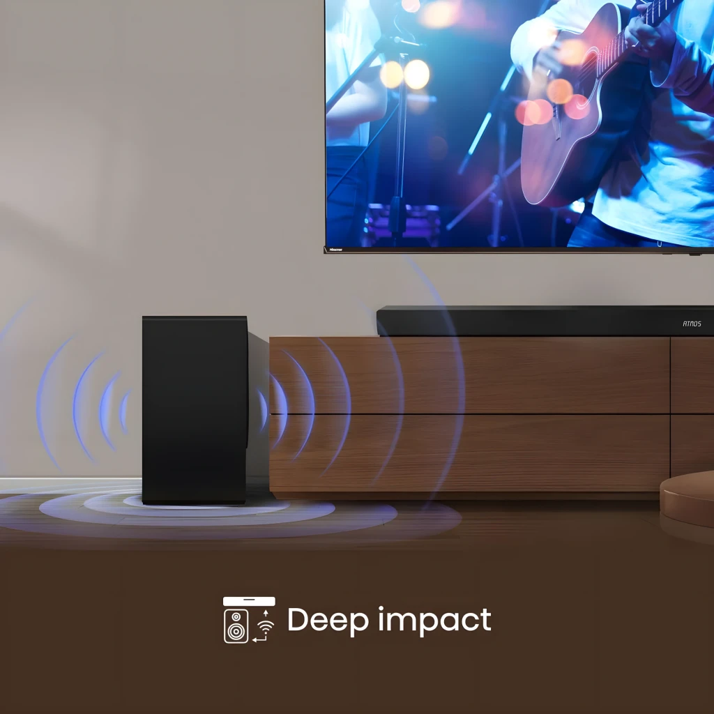 Hisense Barra de sonido AX5100Q 5.1 580W Negro, escena salón: barra y subwoofer negro con ondas de sonido animadas ante TV