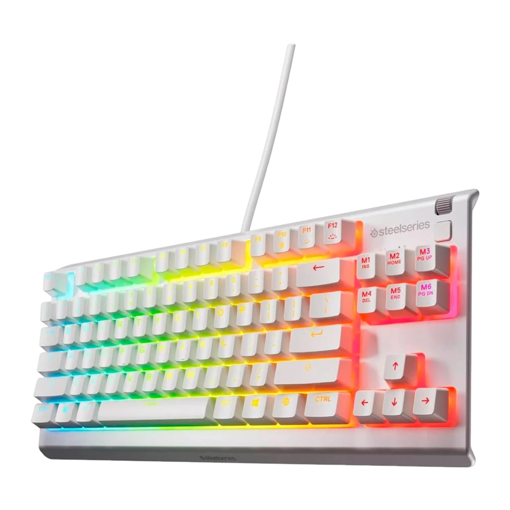 SteelSeries Apex 3 TKL blanco, vista en ángulo: teclas blancas con retroiluminación RGB multicolor y cable blanco