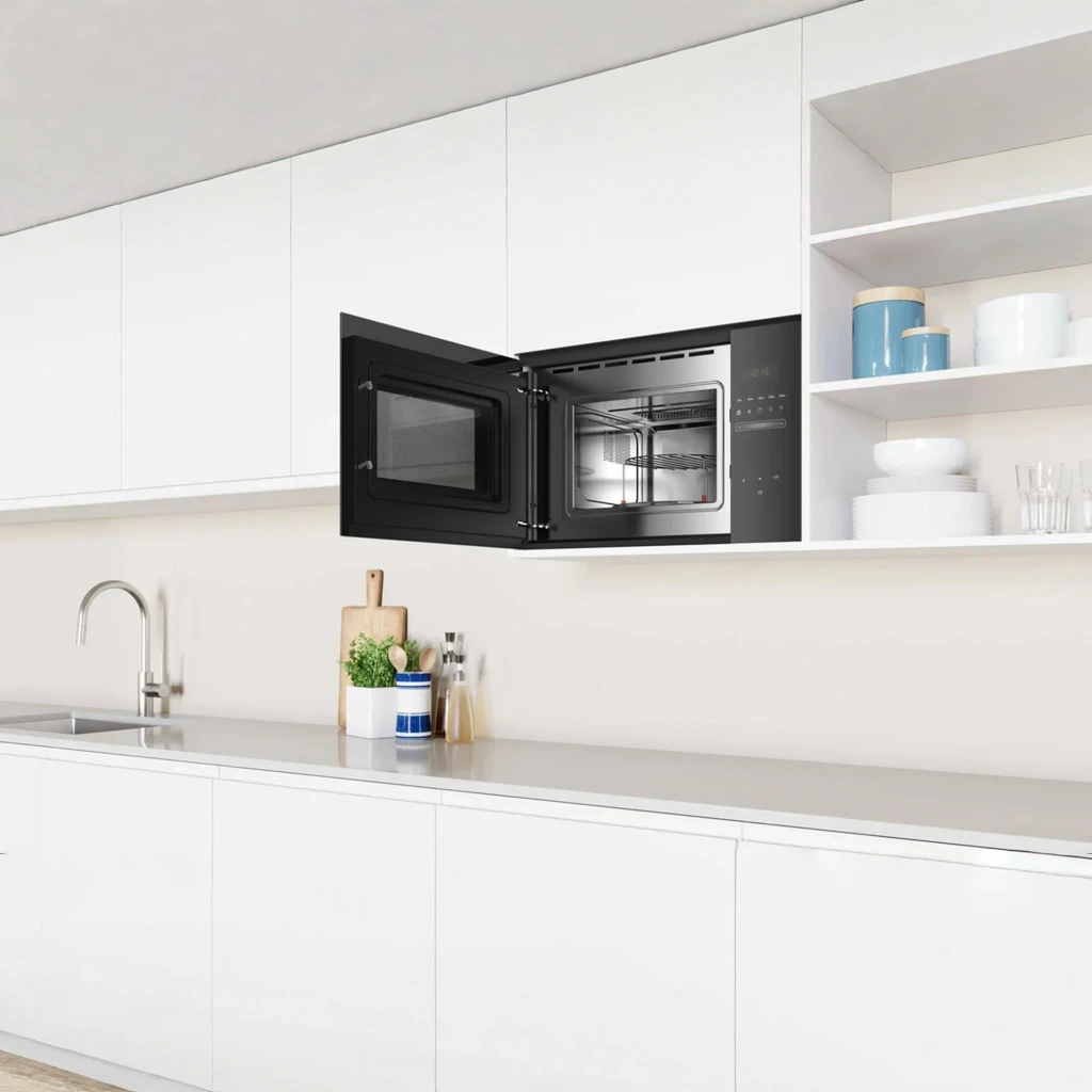 Balay 3CG5172N2 cristal negro, integrado en cocina: puerta abierta mostrando interior con rejilla y panel táctil