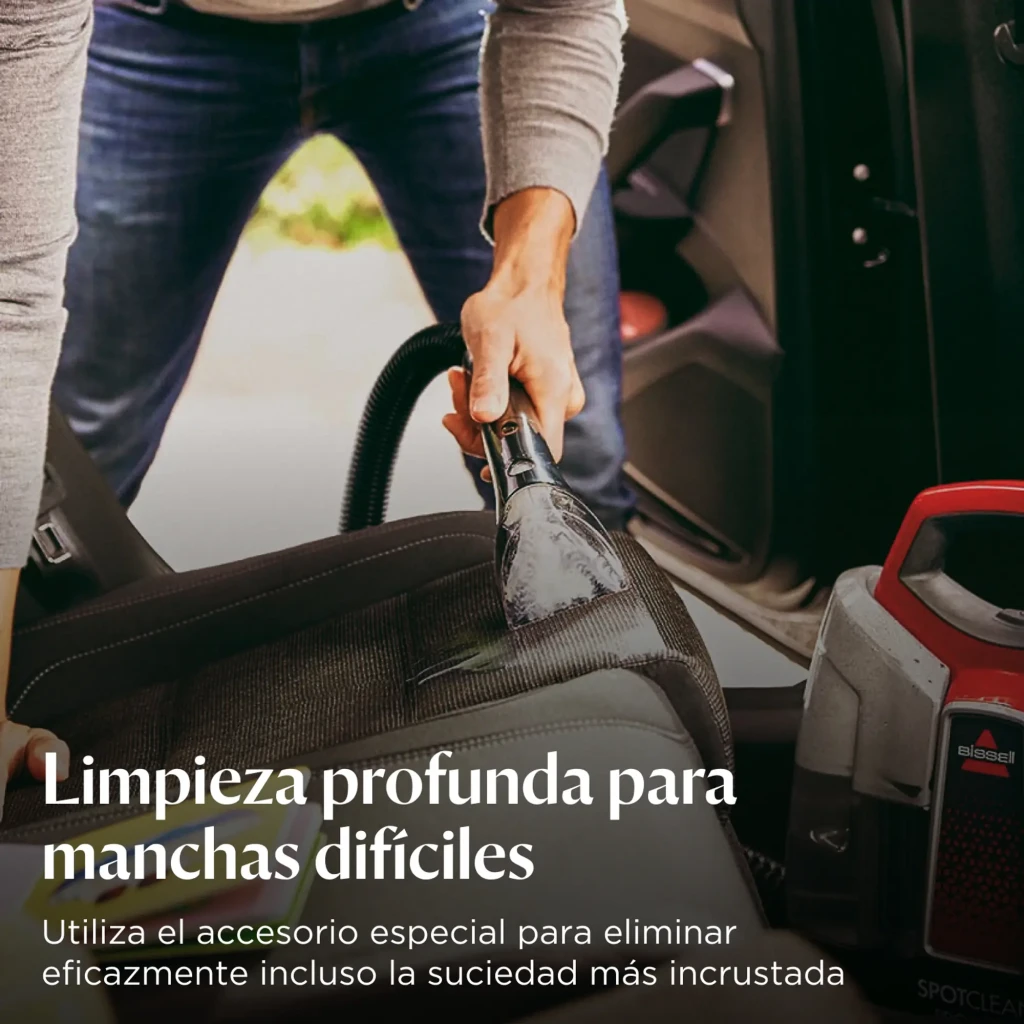 BISSELL SpotClean ProHeat 36988 Rojo Titanio, uso: persona limpiando bolsa en coche con accesorio de manguera