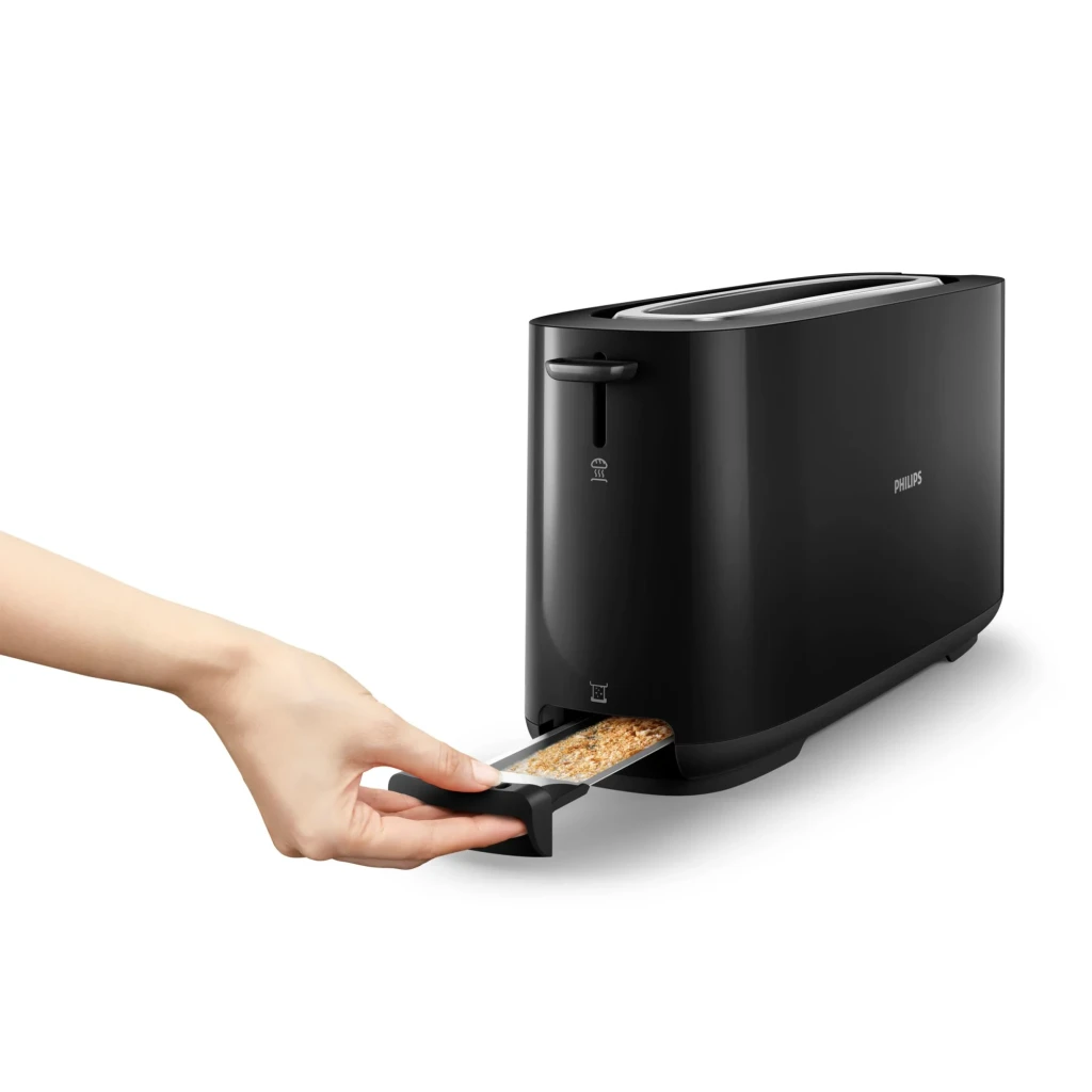Philips Tostadora HD2590/90 Daily Collection negro, lateral: mano extrayendo bandeja recogemigas con restos de pan