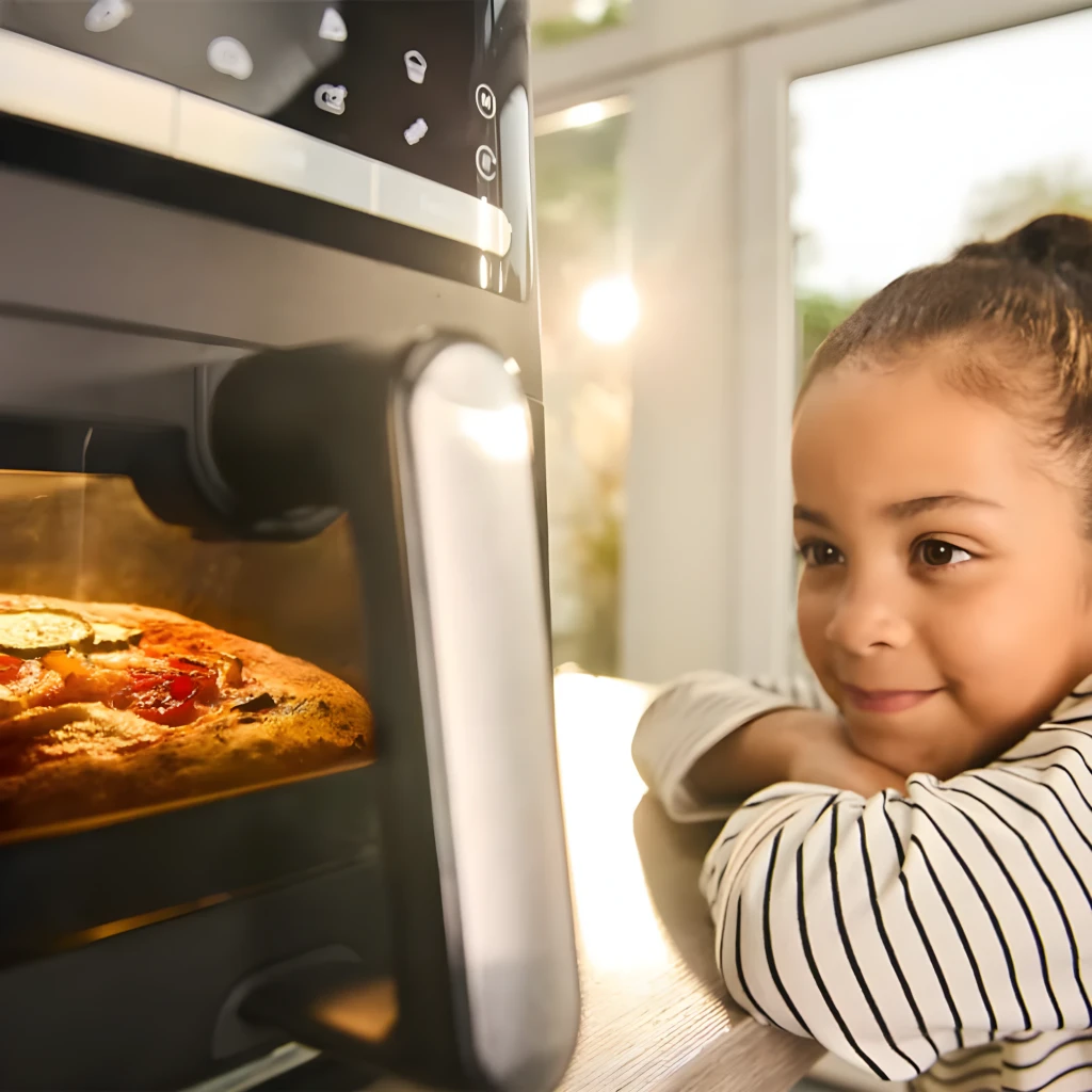 Braun Friteuse Air HF Multifry 5 HF5075IBK Noir Gris, usage: enfant regardant pizza cuire dans chambre éclairée, panneau