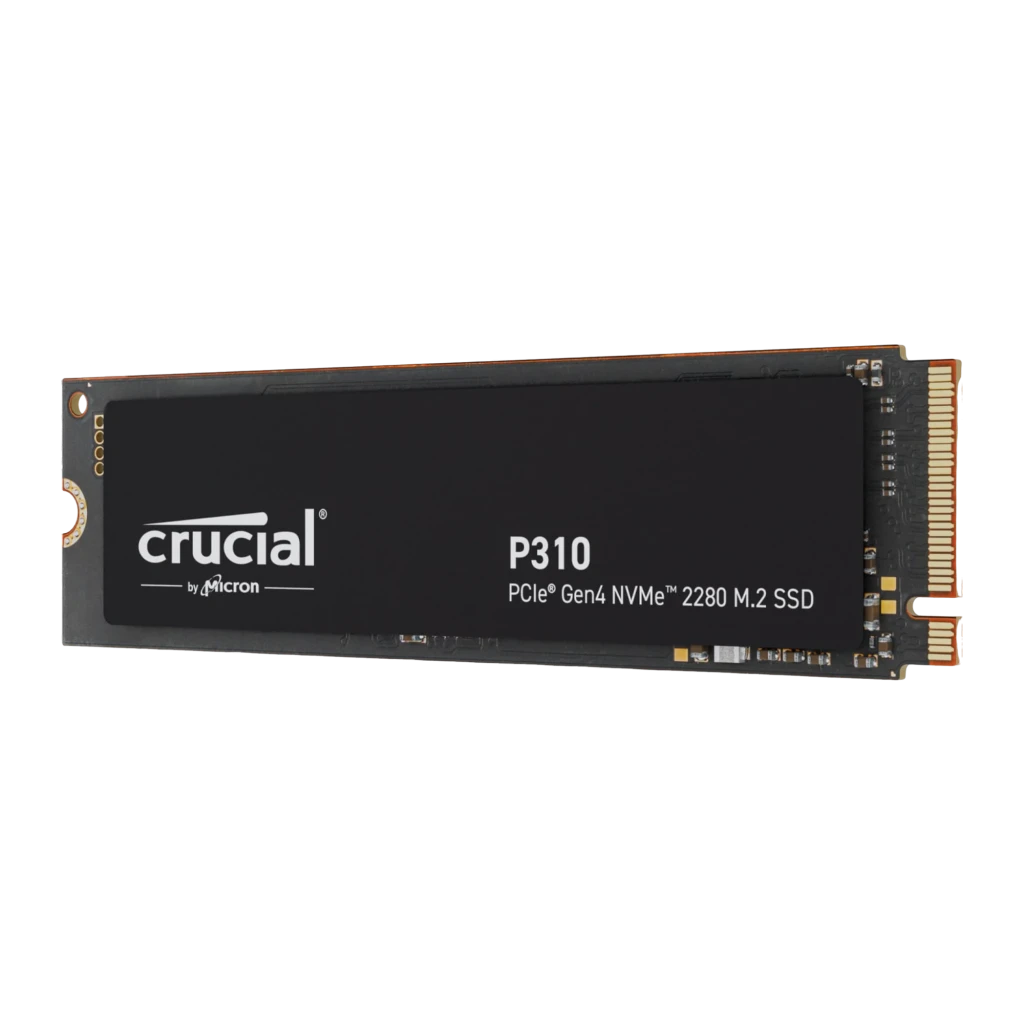 Crucial P310 500GB M.2 NVMe negro, vista en ángulo frontal: perspectiva que muestra grosor, canto superior y conector M.2