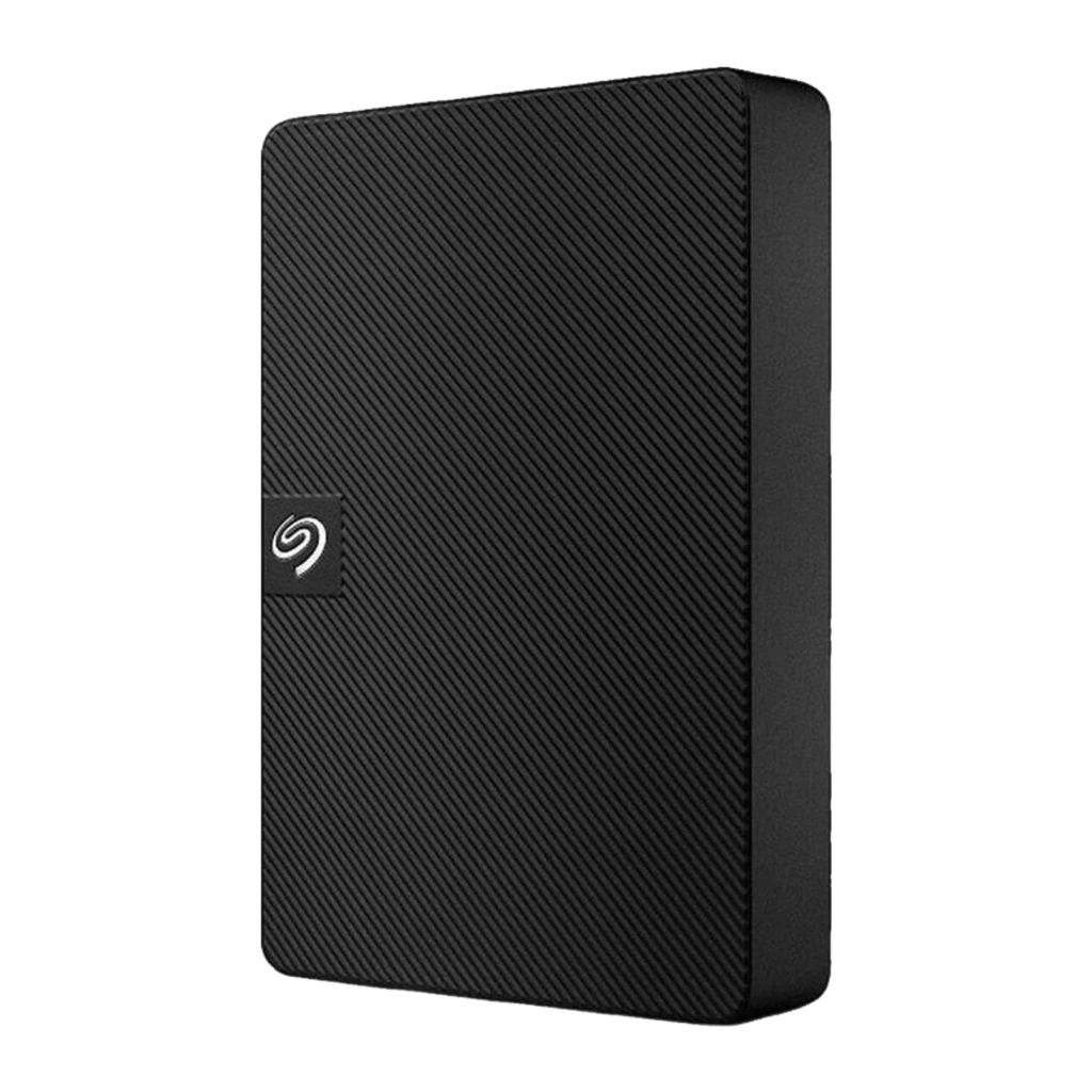 Seagate Expansion STKN1000400 1TB negro, vista frontal en ángulo: textura diagonal y logo Seagate centrado