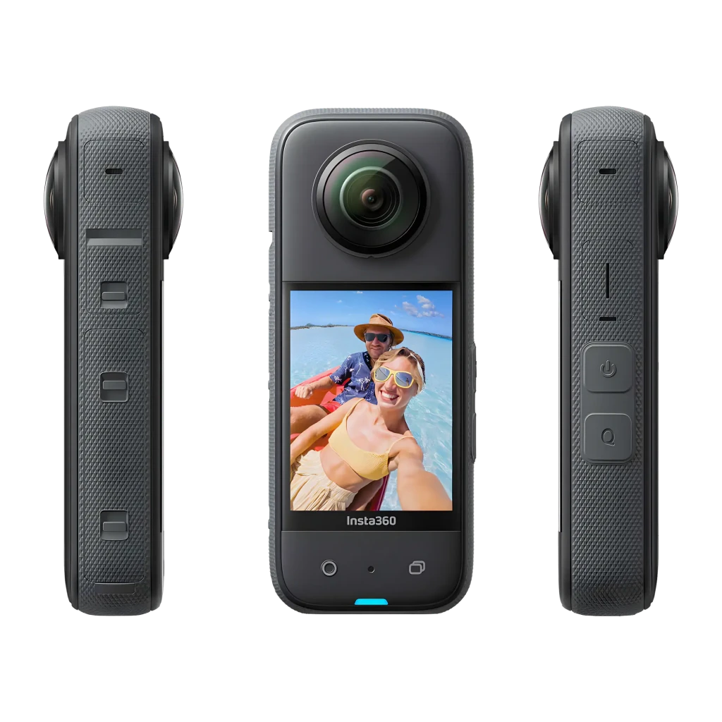 Cámara 360 compacta con lente dual sobresaliente, pantalla táctil frontal, botones laterales texturizados y cuerpo robusto con indicador LED inferior