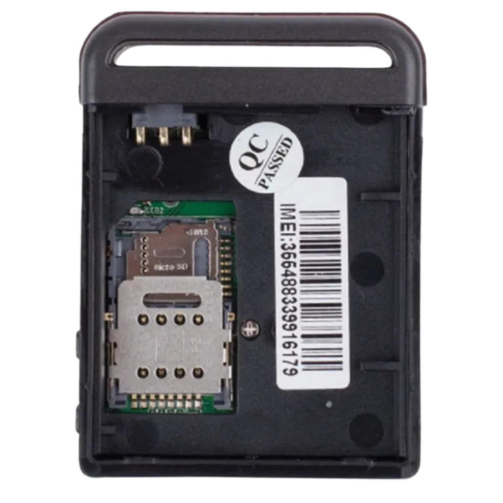 Módulo GPS Tracker/GSM com slot para SIM e microSD expostos, etiqueta IMEI e conector de pinos superior em caixa plástica preta compacta